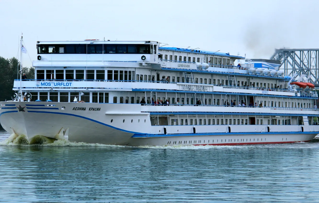 Photo wallpaper ship, cruise liner, river