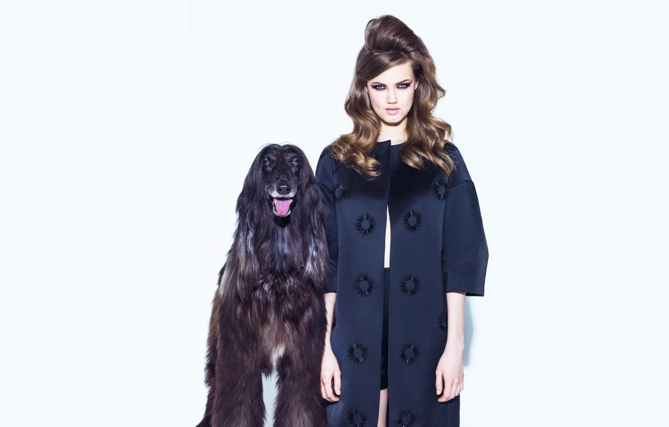 Photo wallpaper retro, photoshoot, Vogue, Lindsey Wixson, with a dog