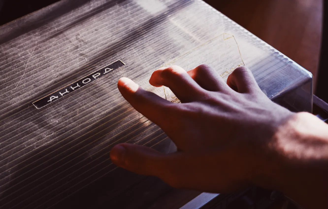 Photo wallpaper hands, chord, record player