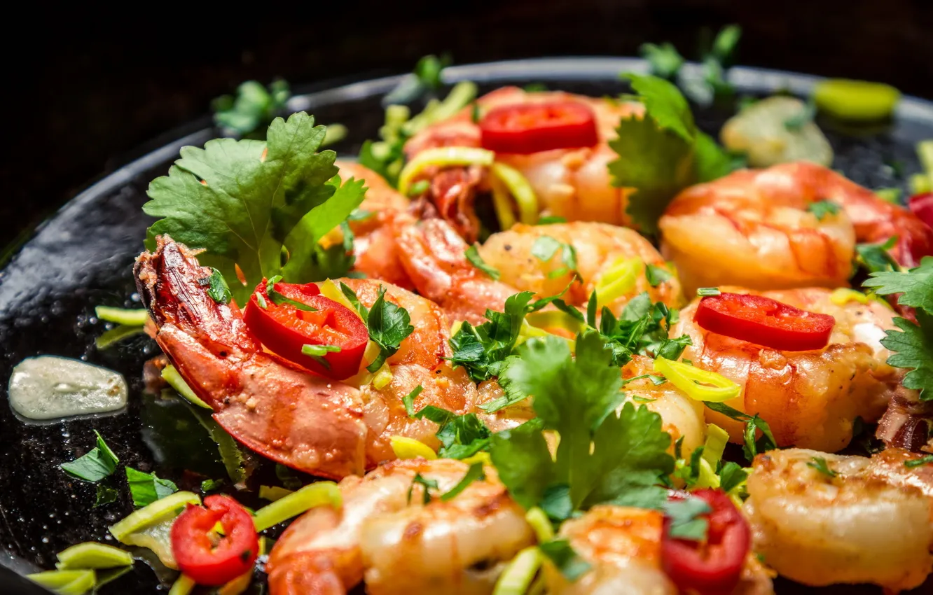 Photo wallpaper macro, food, Closeup of shrimps on pan with garlic