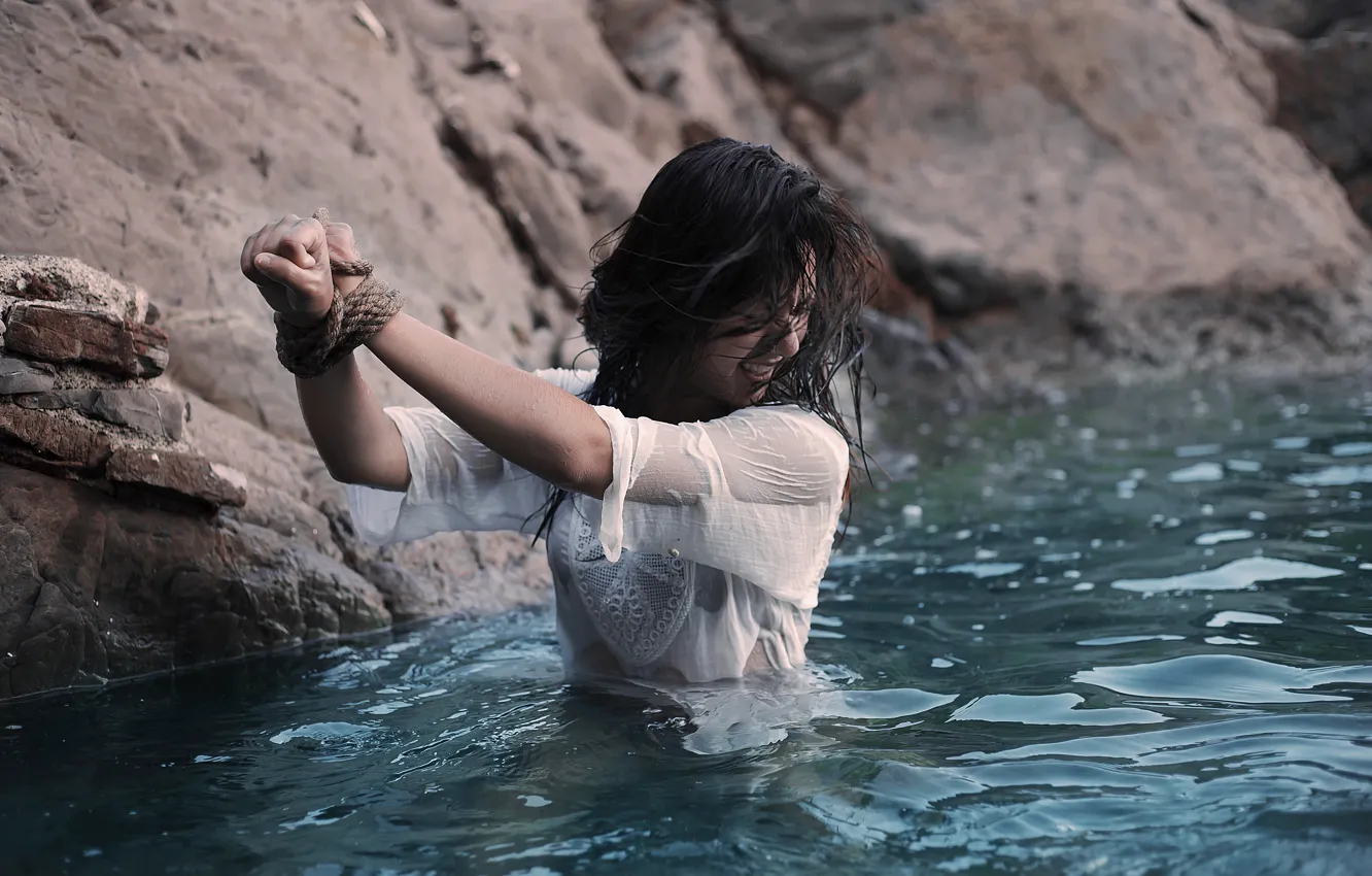 Photo wallpaper water, girl, rope, release, Greta Larosa