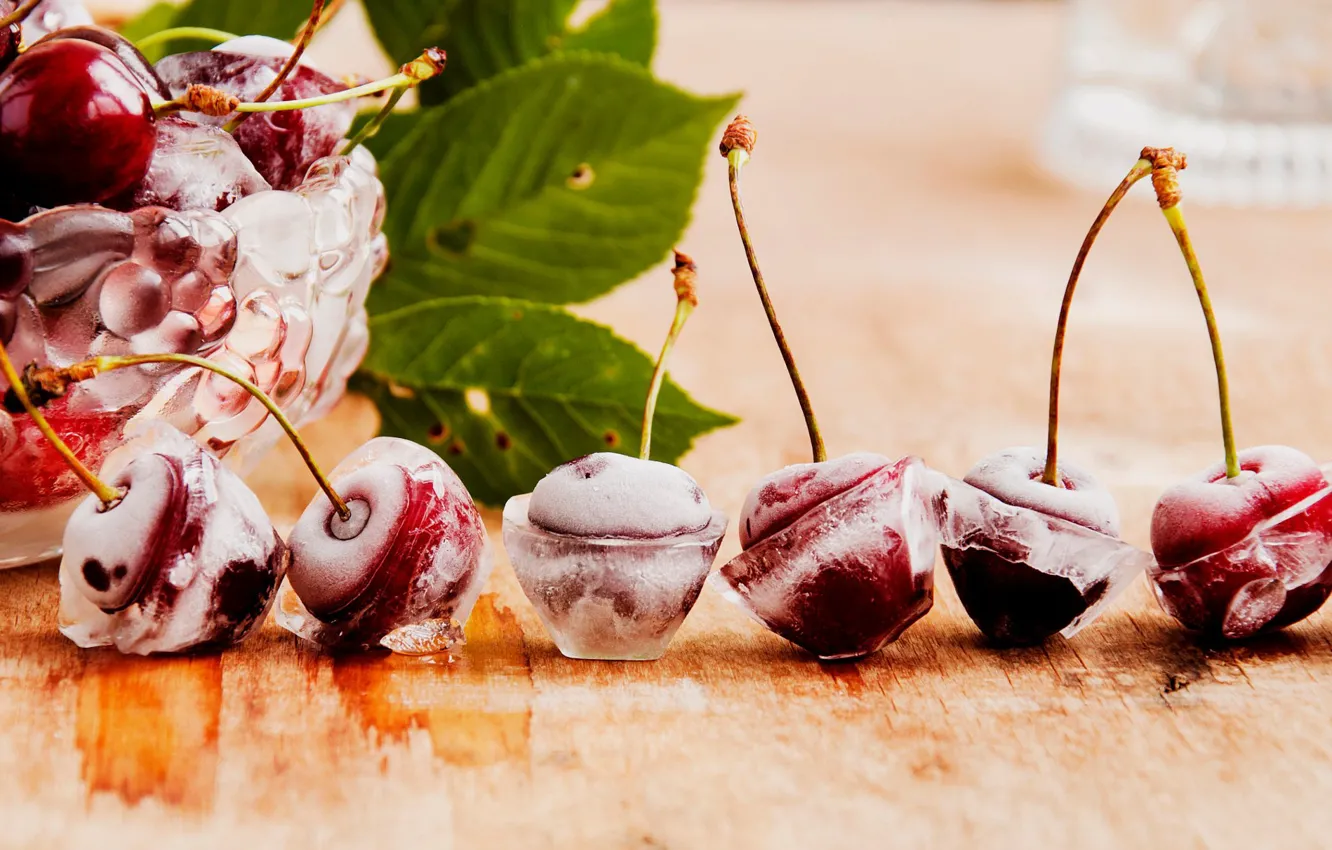 Photo wallpaper ice, leaves, cherry, berries, vase