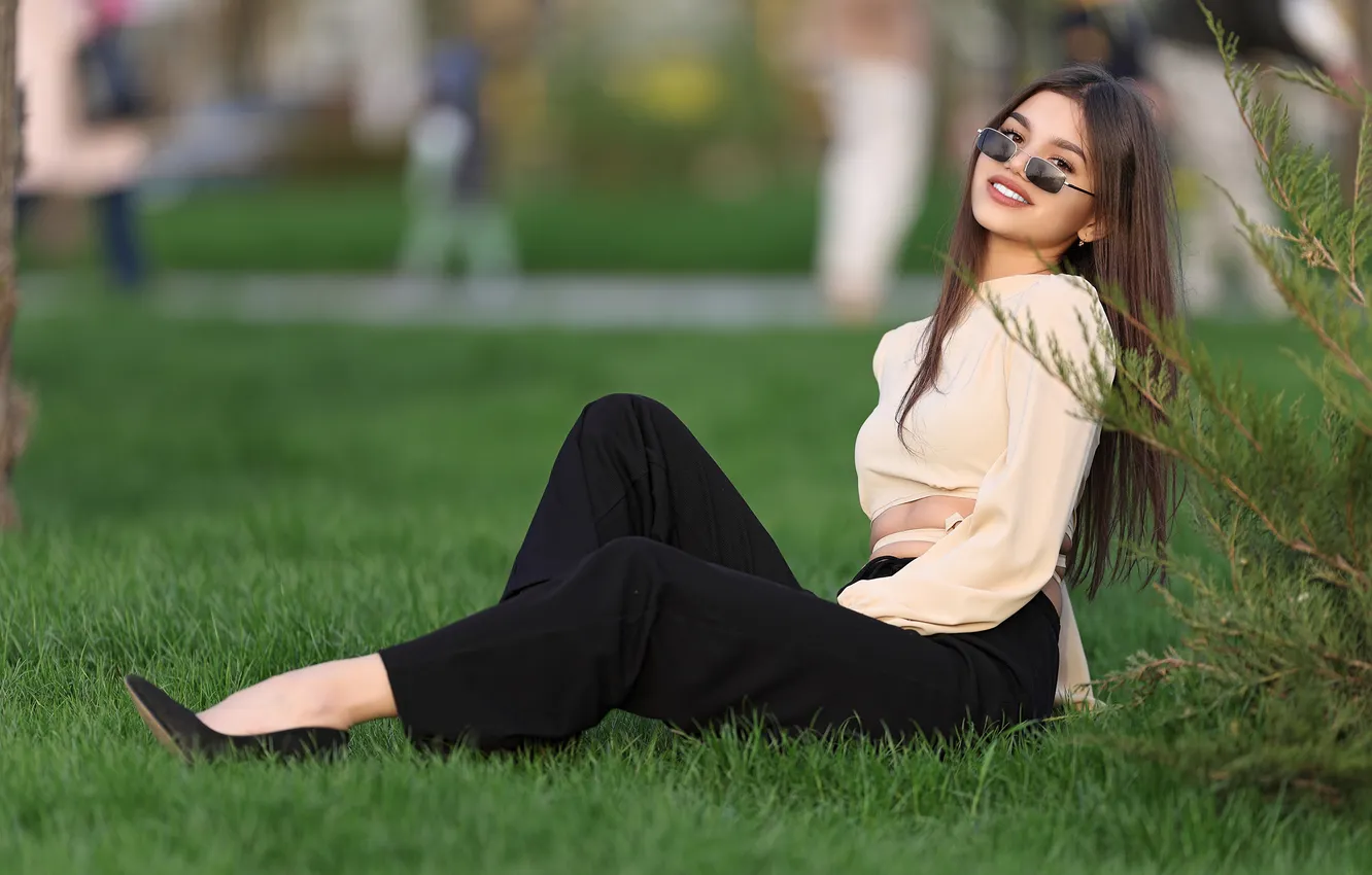 Photo wallpaper look, pose, lawn, model, portrait, makeup, figure, glasses