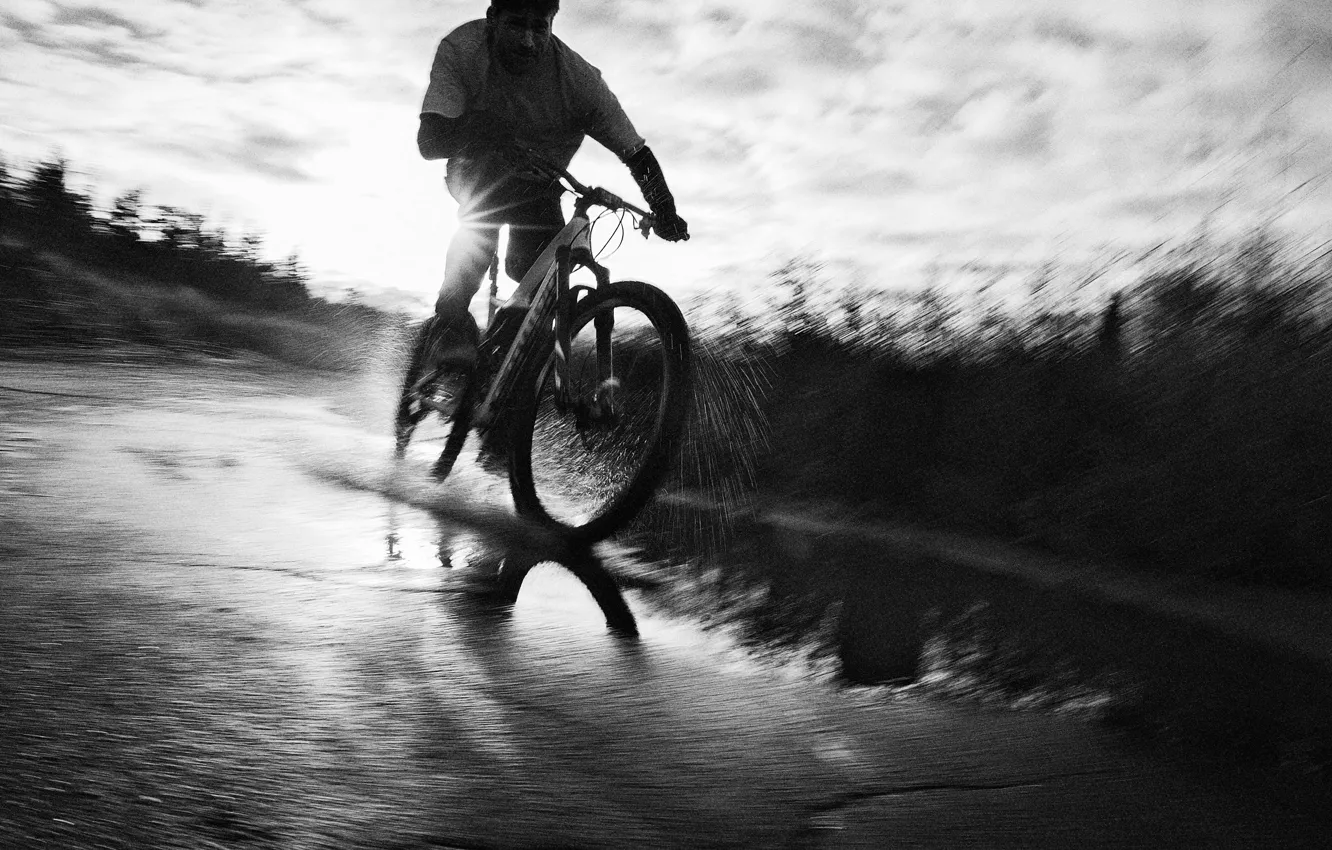 Photo wallpaper road, water, squirt, bike, sport, speed, photographer, actor