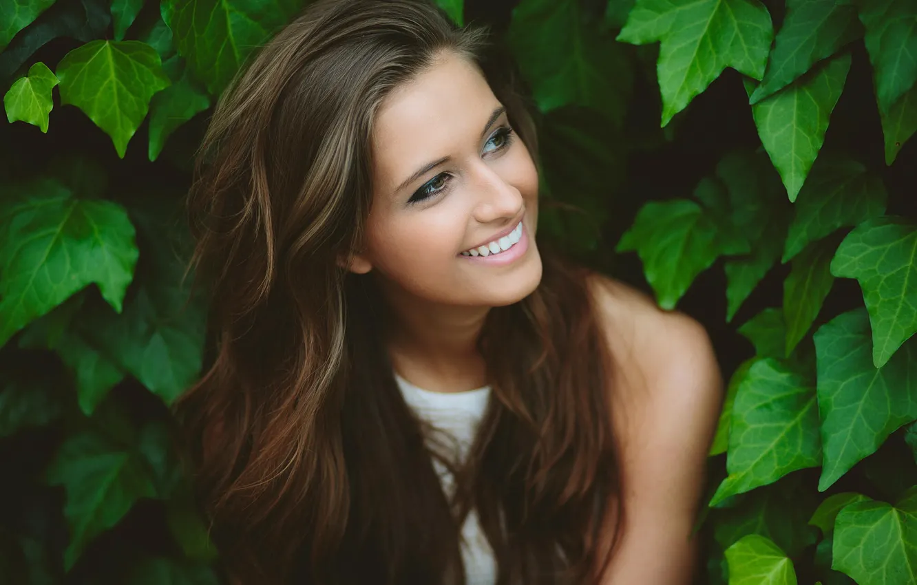 Photo wallpaper leaves, smile, portrait