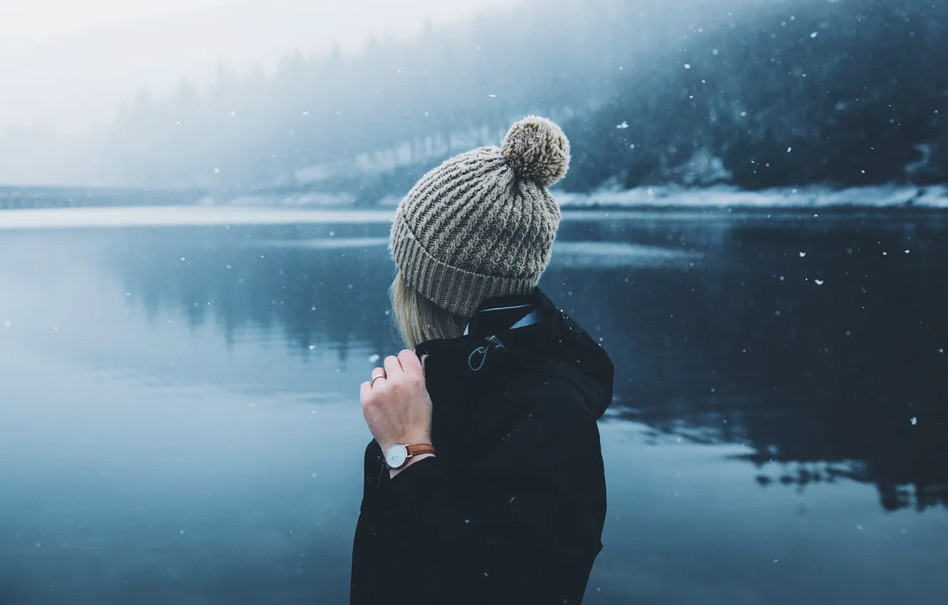 Photo wallpaper girl, snow, lake, photo, hat, Daniel Casson