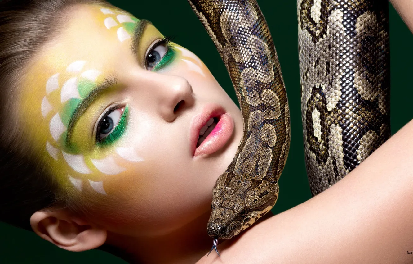 Photo wallpaper look, girl, snake