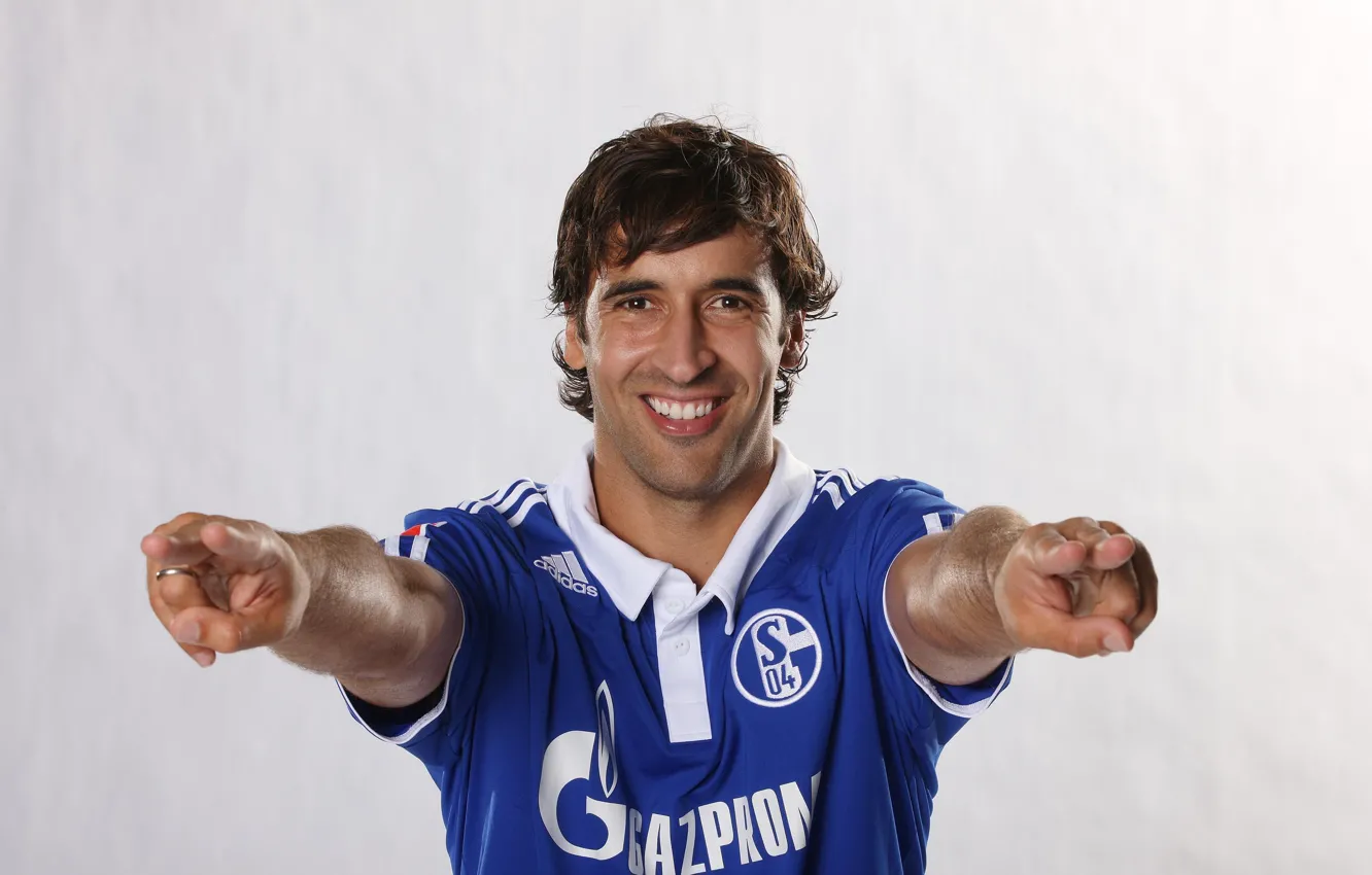 Photo wallpaper Germany, Spain, Germany, captain, football wallpapers, Spain, Raul Gonzalez Blanco, Schalke 04