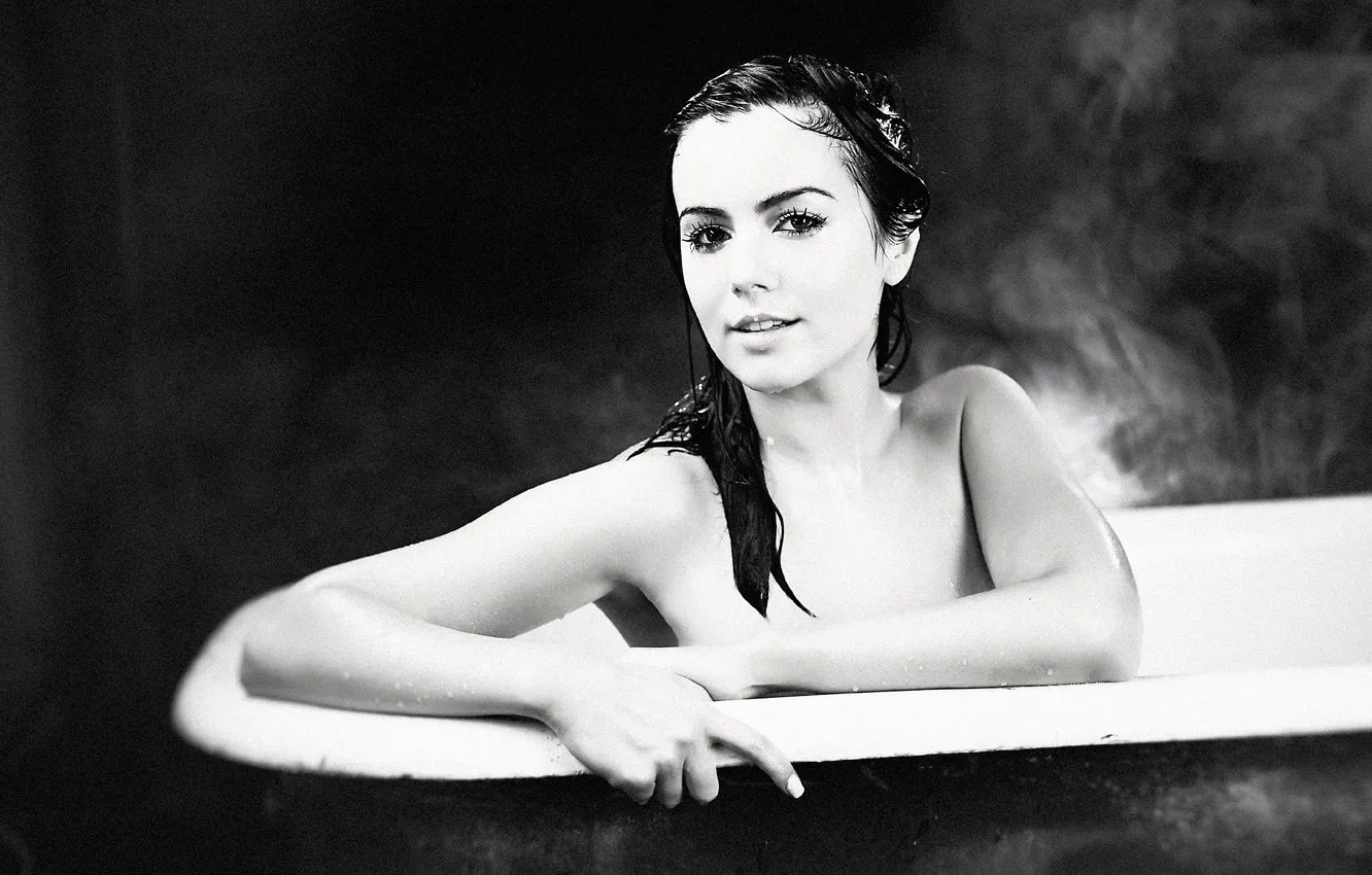 Photo wallpaper actress, bath, TJ Scott, Sarah Witters, Sarah Withers