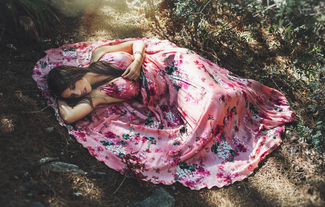 Photo wallpaper grass, girl, light, pose, dress, Cris Comino, Jayma Javier