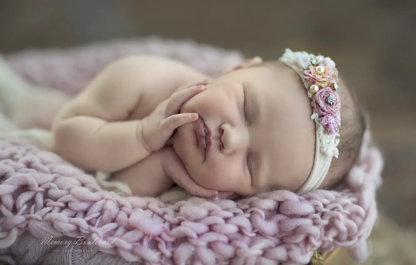 Photo wallpaper sleep, girl, baby, wreath