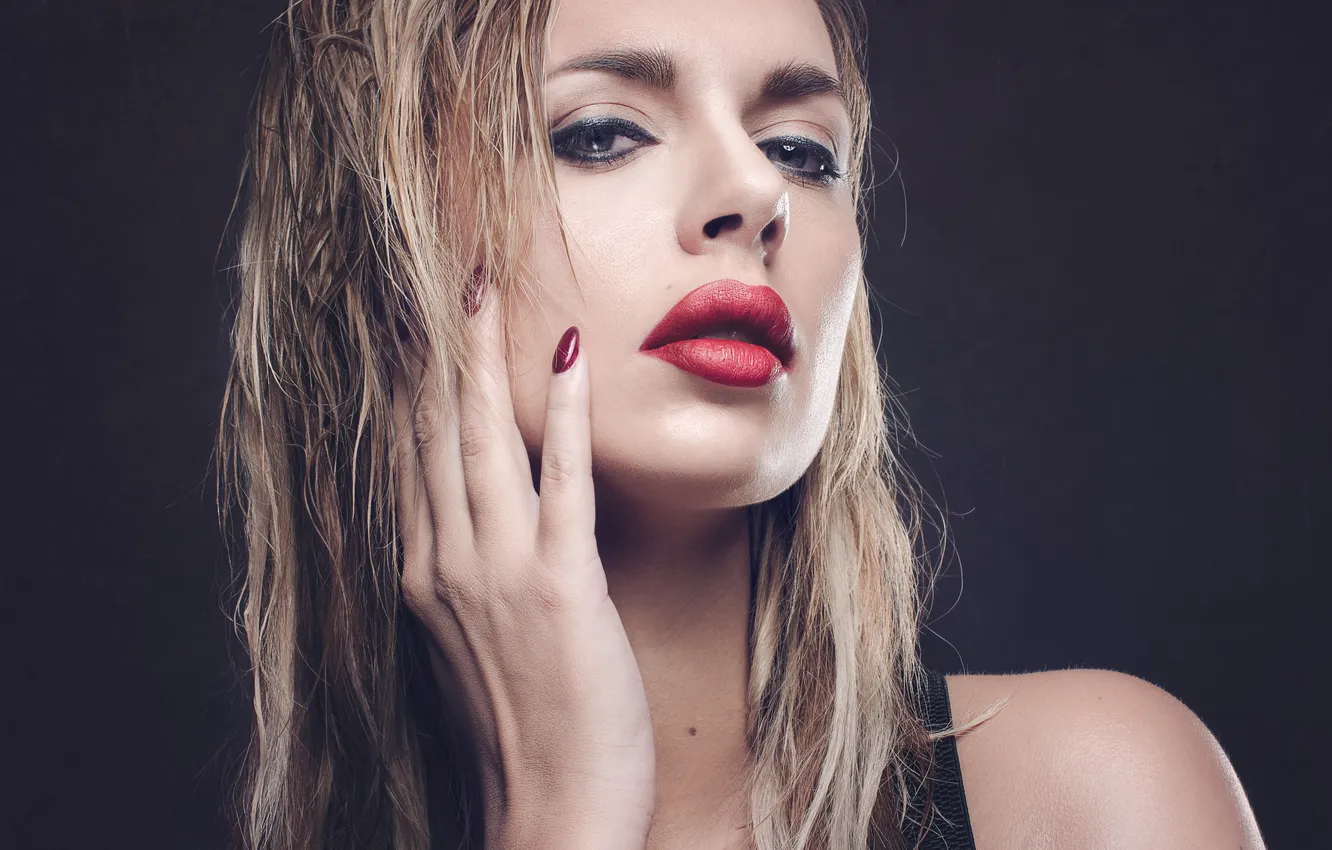 Photo wallpaper girl, portrait, makeup, blonde, mole, manicure