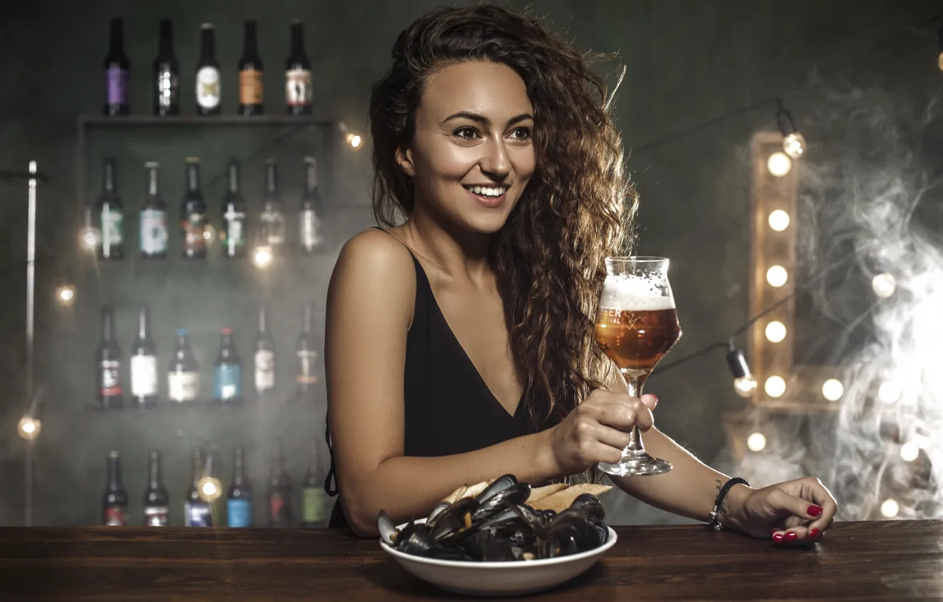 Photo wallpaper girl, mood, beer, bar