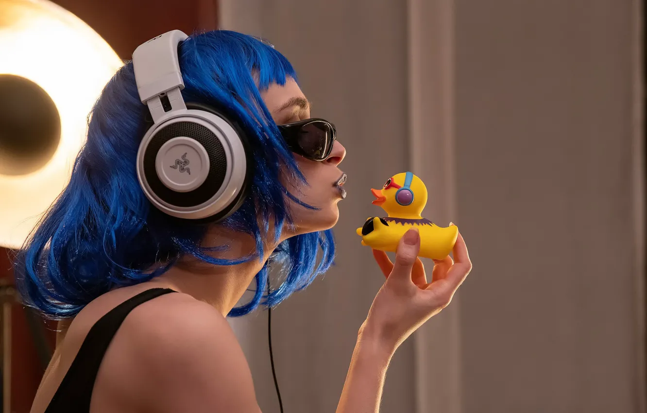 Photo wallpaper girl, headphones, sponge, duck, Guenter Stoehr, Yana and the duck