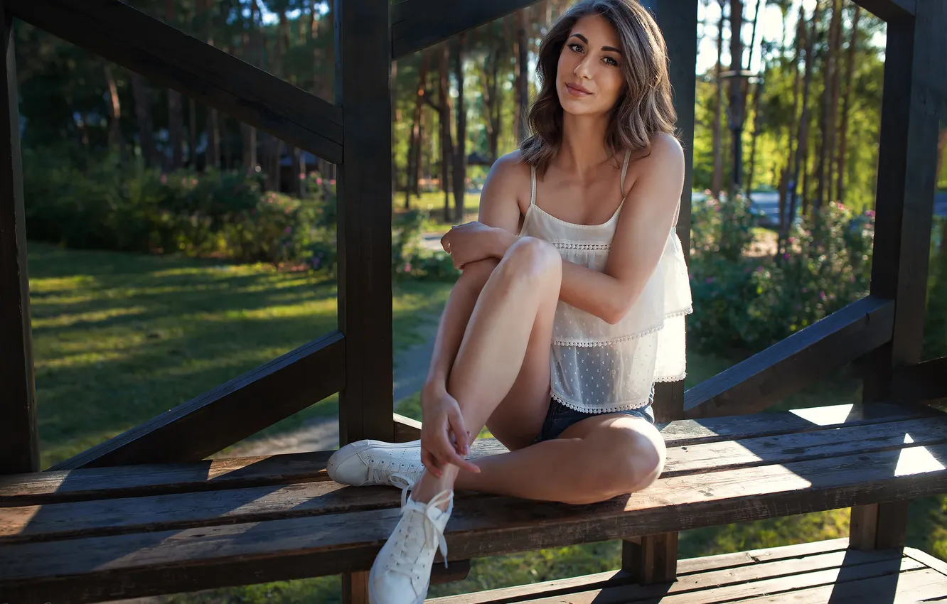 Photo wallpaper look, the sun, trees, pose, Park, model, shorts, portrait