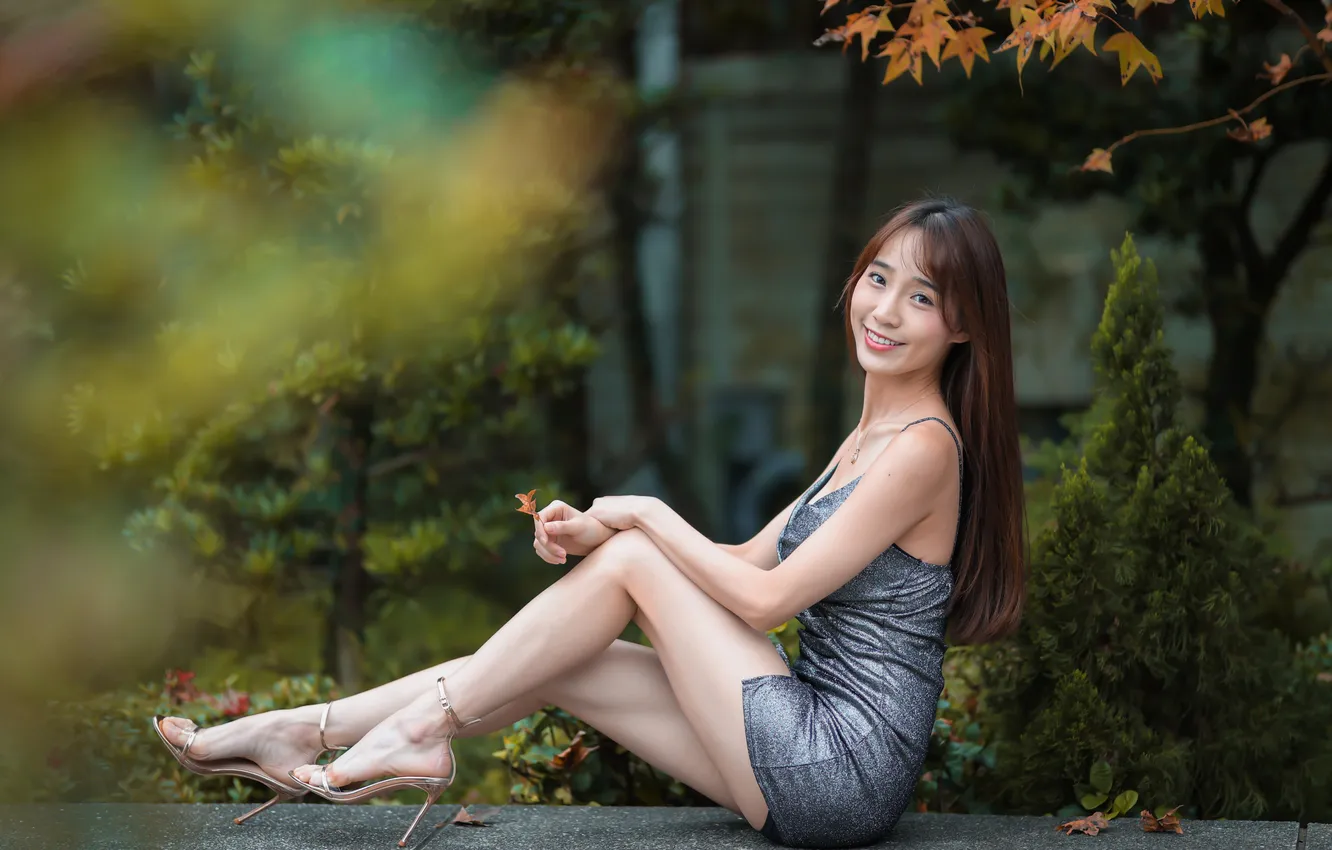 Photo wallpaper look, trees, pose, model, portrait, makeup, figure, dress