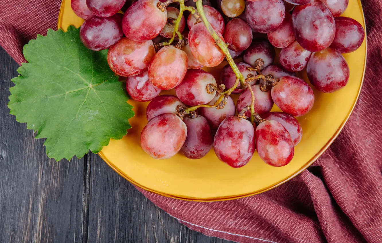 Photo wallpaper macro, red, towel, plate, grapes