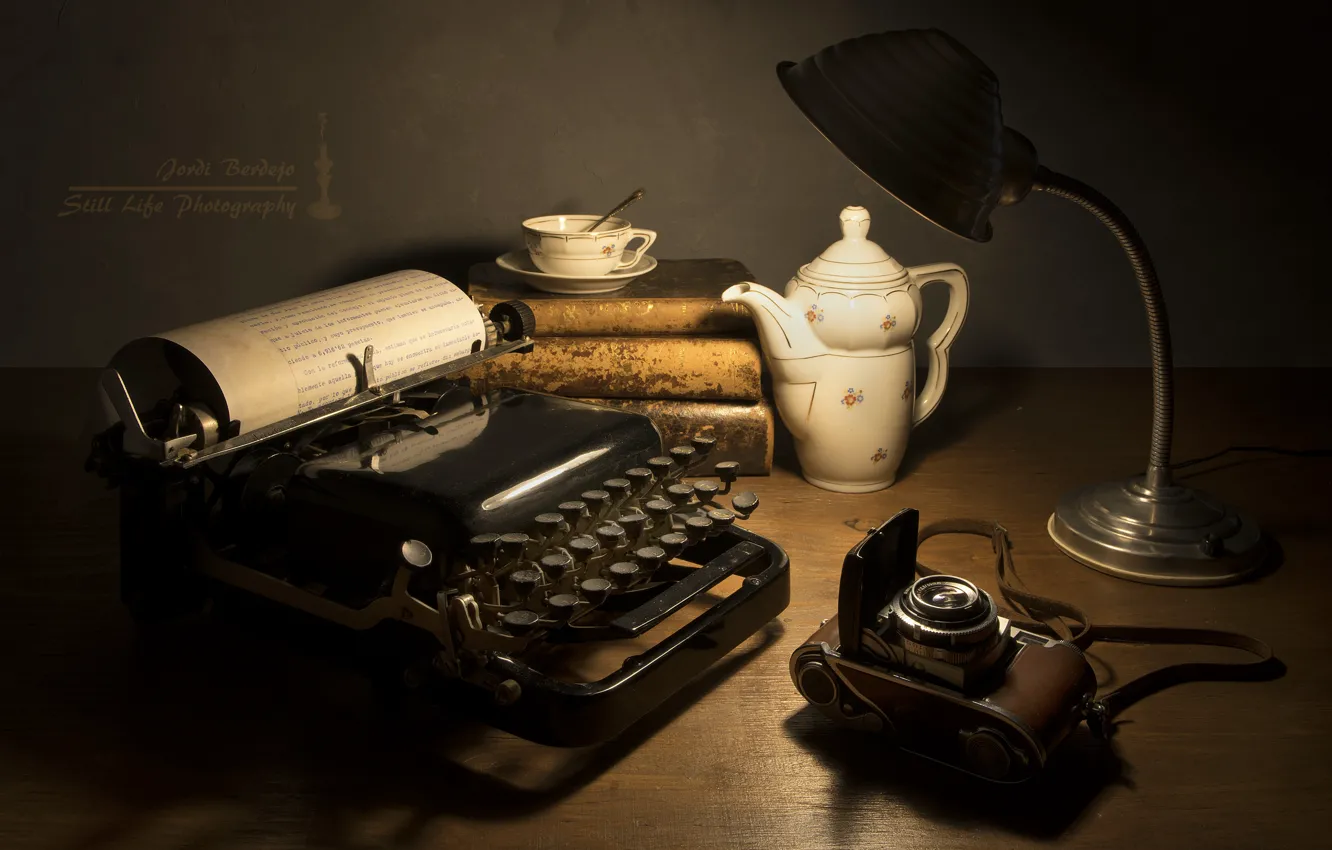 Photo wallpaper lamp, the camera, Cup, typewriter, teapot
