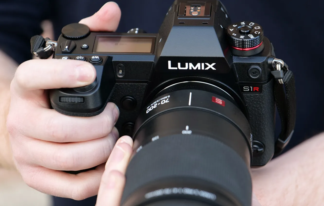 Photo wallpaper lens, fingers, Lumix, photo camera
