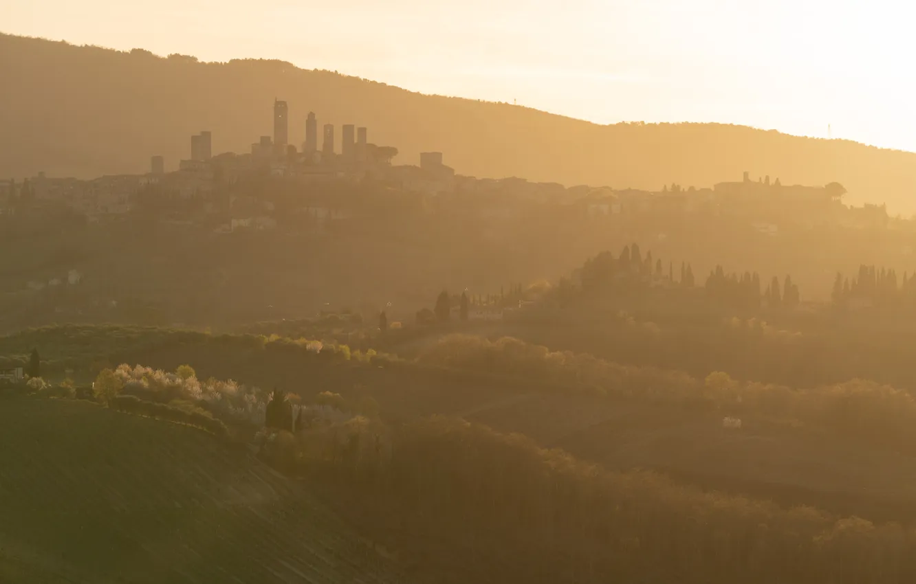 Photo wallpaper Italy, in the province of Siena, Over the city