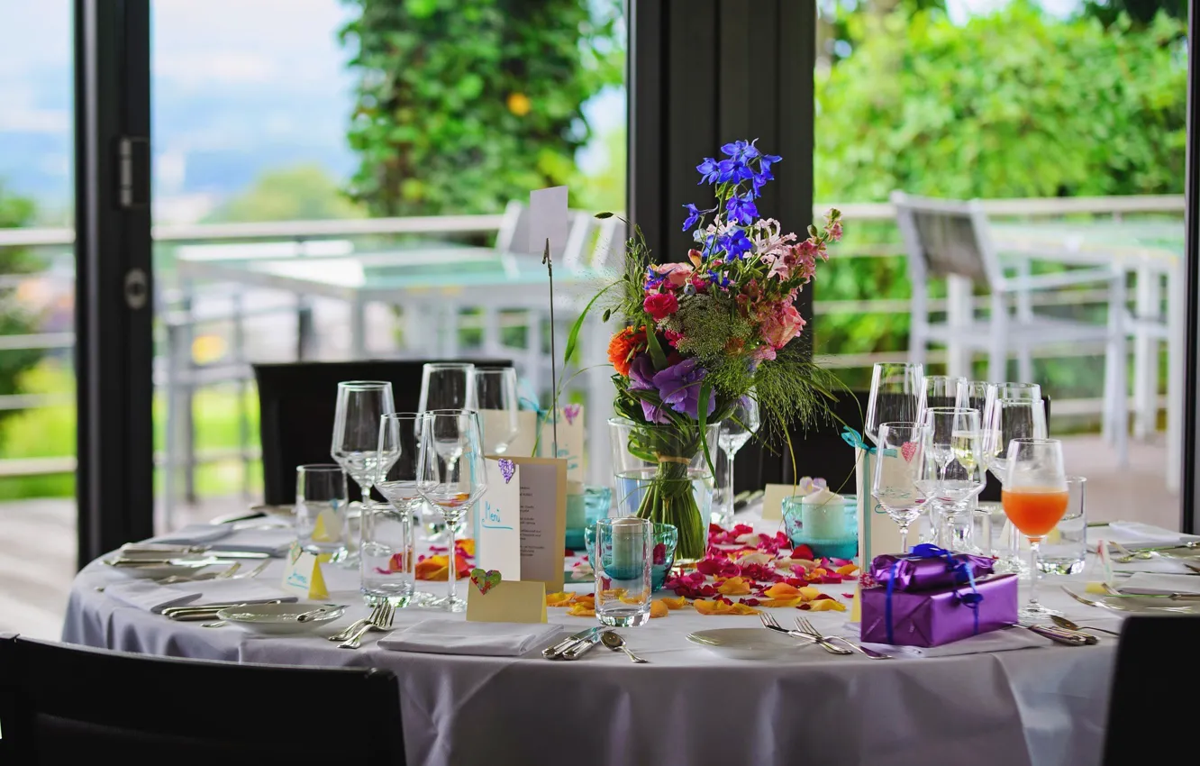 Photo wallpaper flowers, table, glass, cafe