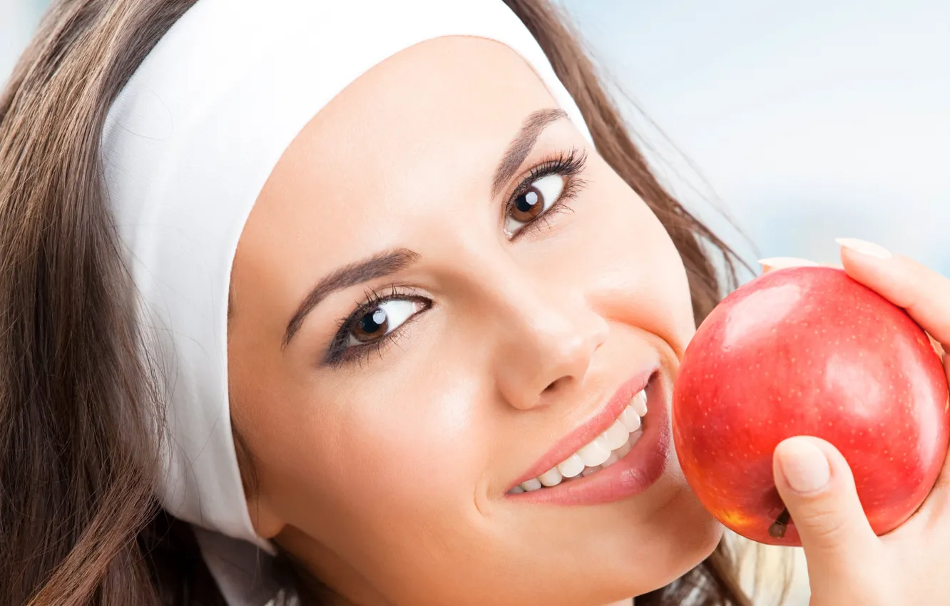 Photo wallpaper look, girl, close-up, smile, background, Apple, hand, makeup