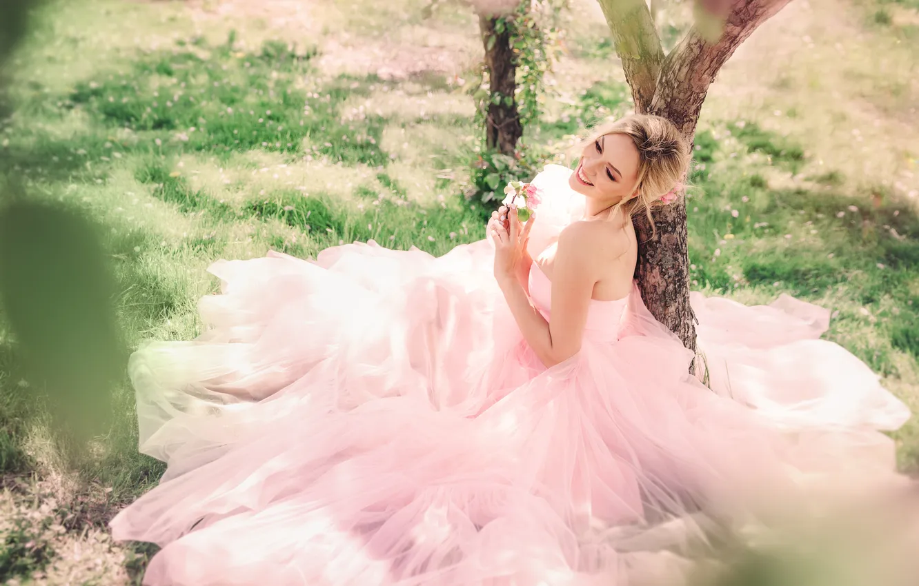 Photo wallpaper summer, grass, girl, light, trees, joy, pose, smile