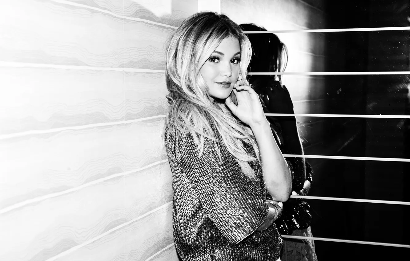 Photo wallpaper look, girl, photo, hair, black and white, Olivia Holt