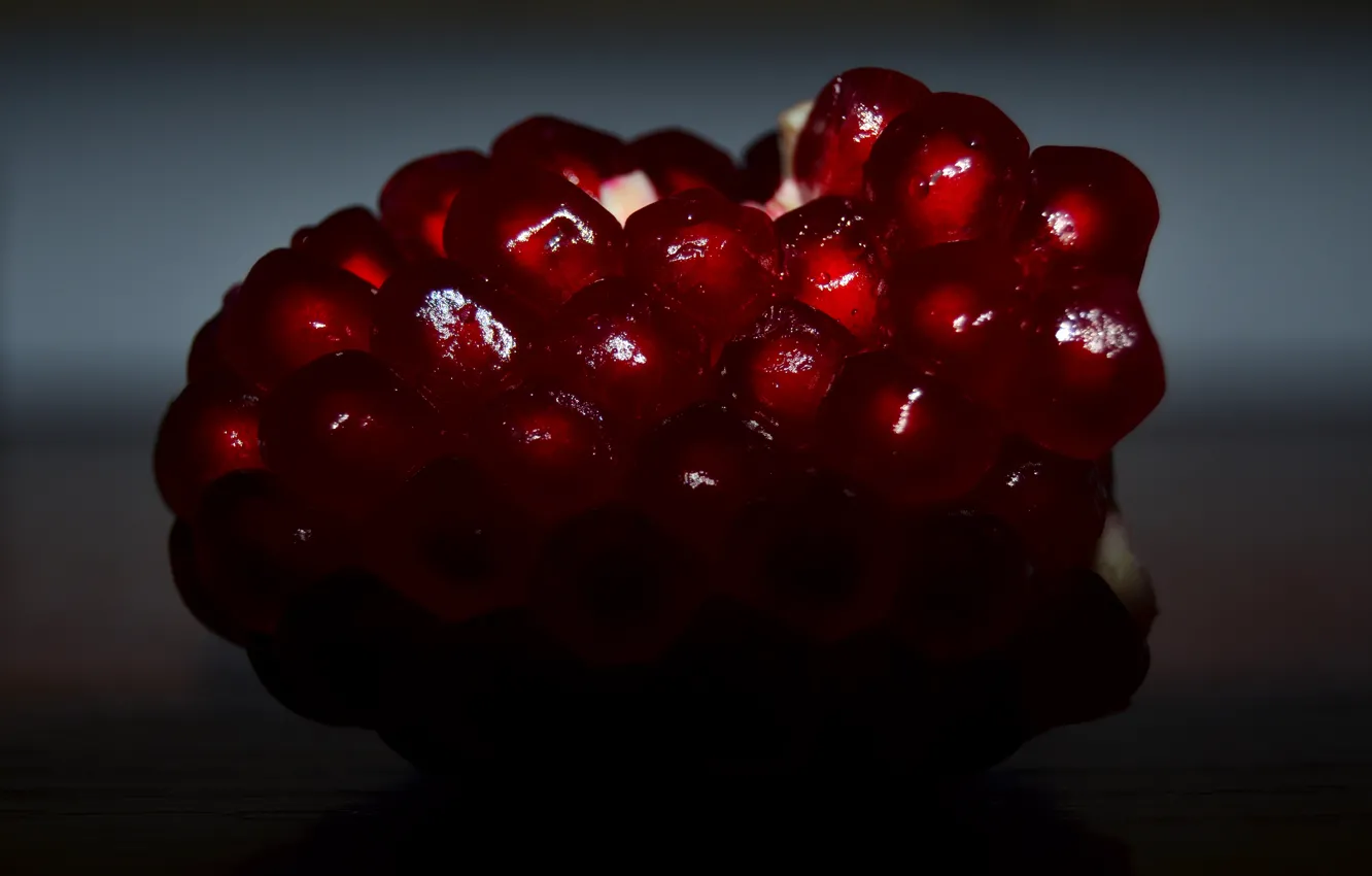 Photo wallpaper drops, macro, table, fruit, garnet