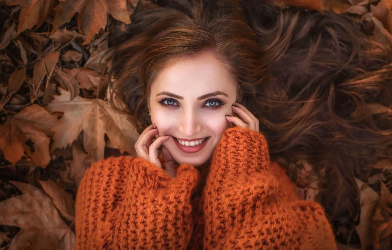 Photo wallpaper autumn, leaves, girl, smile, model, lies, Ilona Bimova