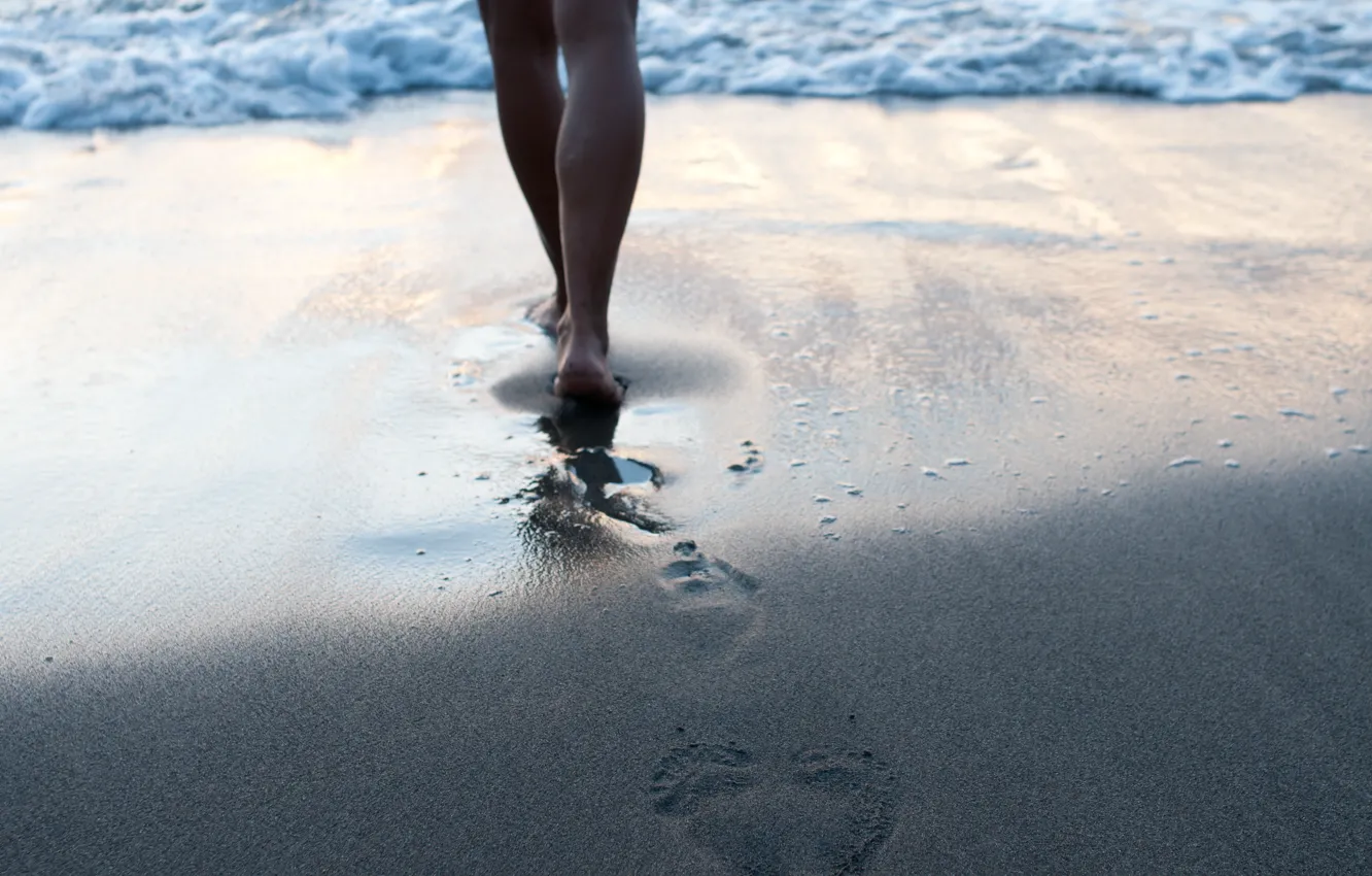 Photo wallpaper sand, sea, feet