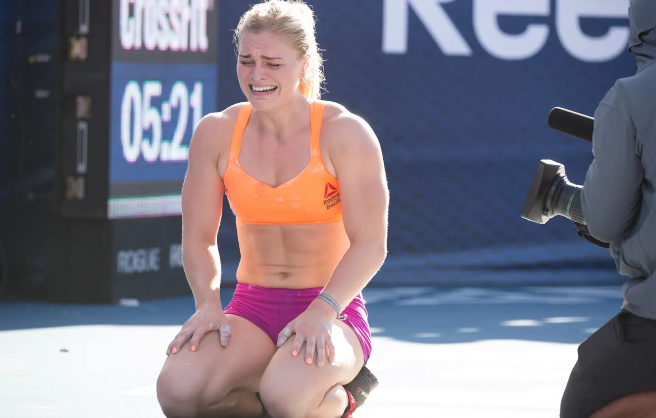 Photo wallpaper fatigue, tiredness, crossfit games, Katrin Davídsdóttir