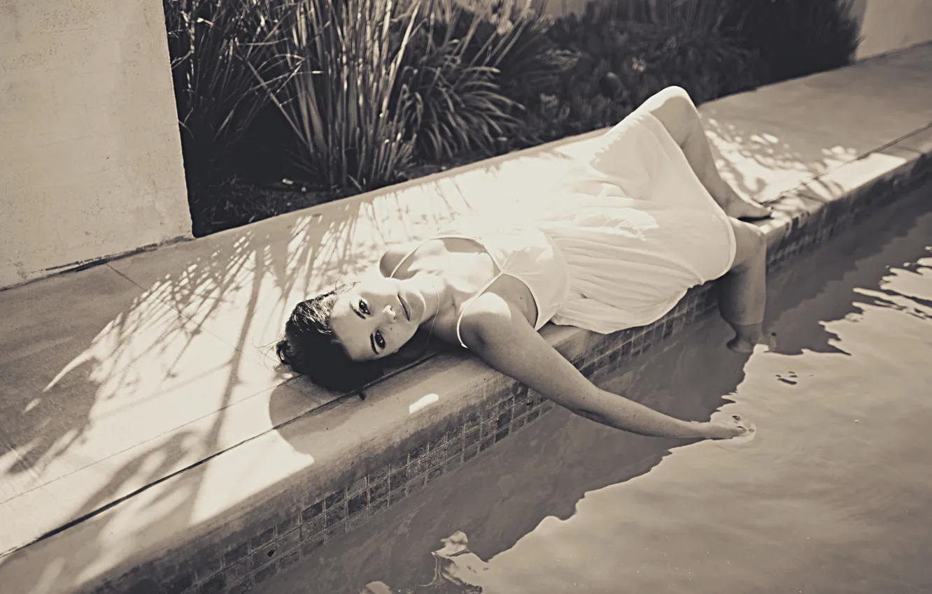 Photo wallpaper Jamie Alexander, pool, girl, brunette, white dress, Jaimie Alexander, actress, beautiful eyes