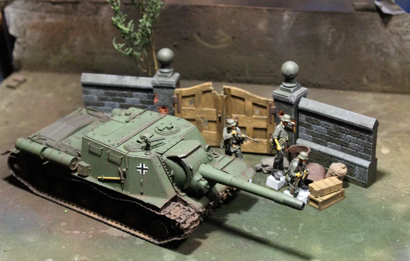 Photo wallpaper toy, installation, soldiers, ISU-152, model, self-propelled artillery, heavy, troops
