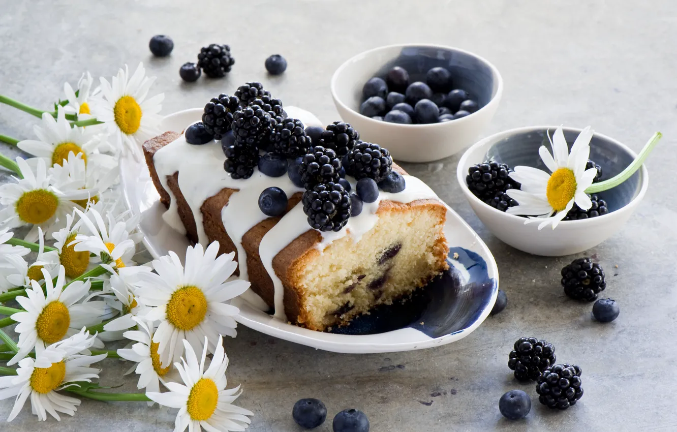 Photo wallpaper flowers, berries, chamomile, blueberries, BlackBerry, cupcakes