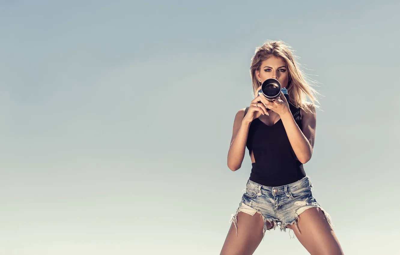 Photo wallpaper pose, background, shorts, the camera, Markus Hertzsch, Dan Daniela