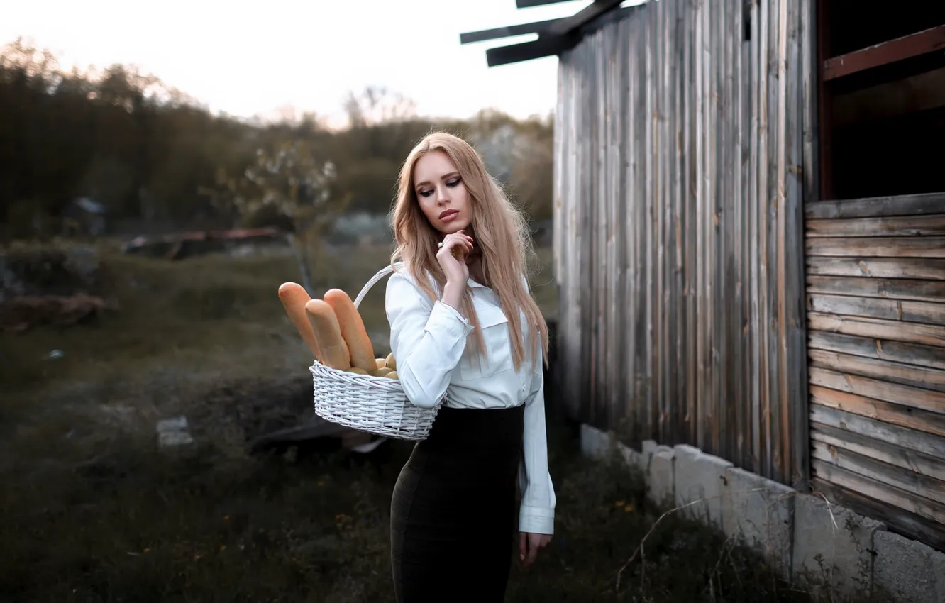 Photo wallpaper girl, house, bread