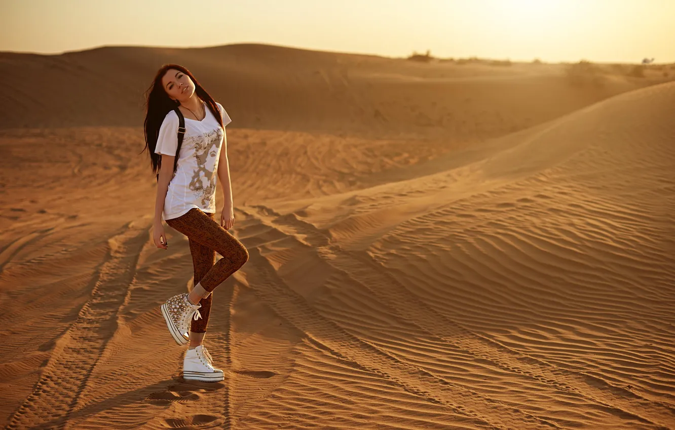 Photo wallpaper look, girl, sunset, sexy, smile, desert, legs, photographer