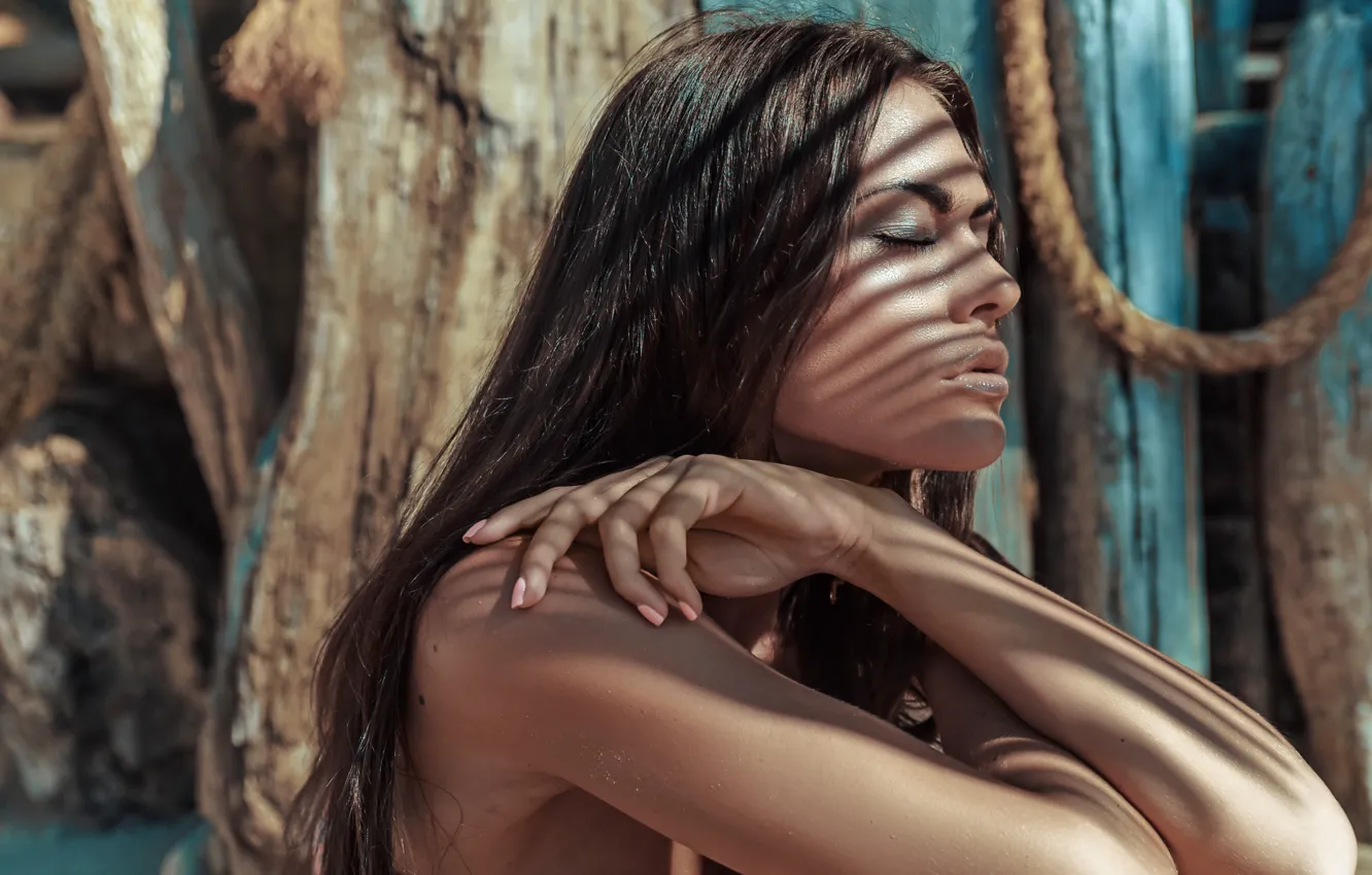 Photo wallpaper girl, face, shadow, hands