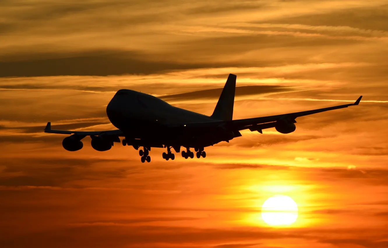 Photo wallpaper the sky, sunset, the plane, passenger, Boeing 747