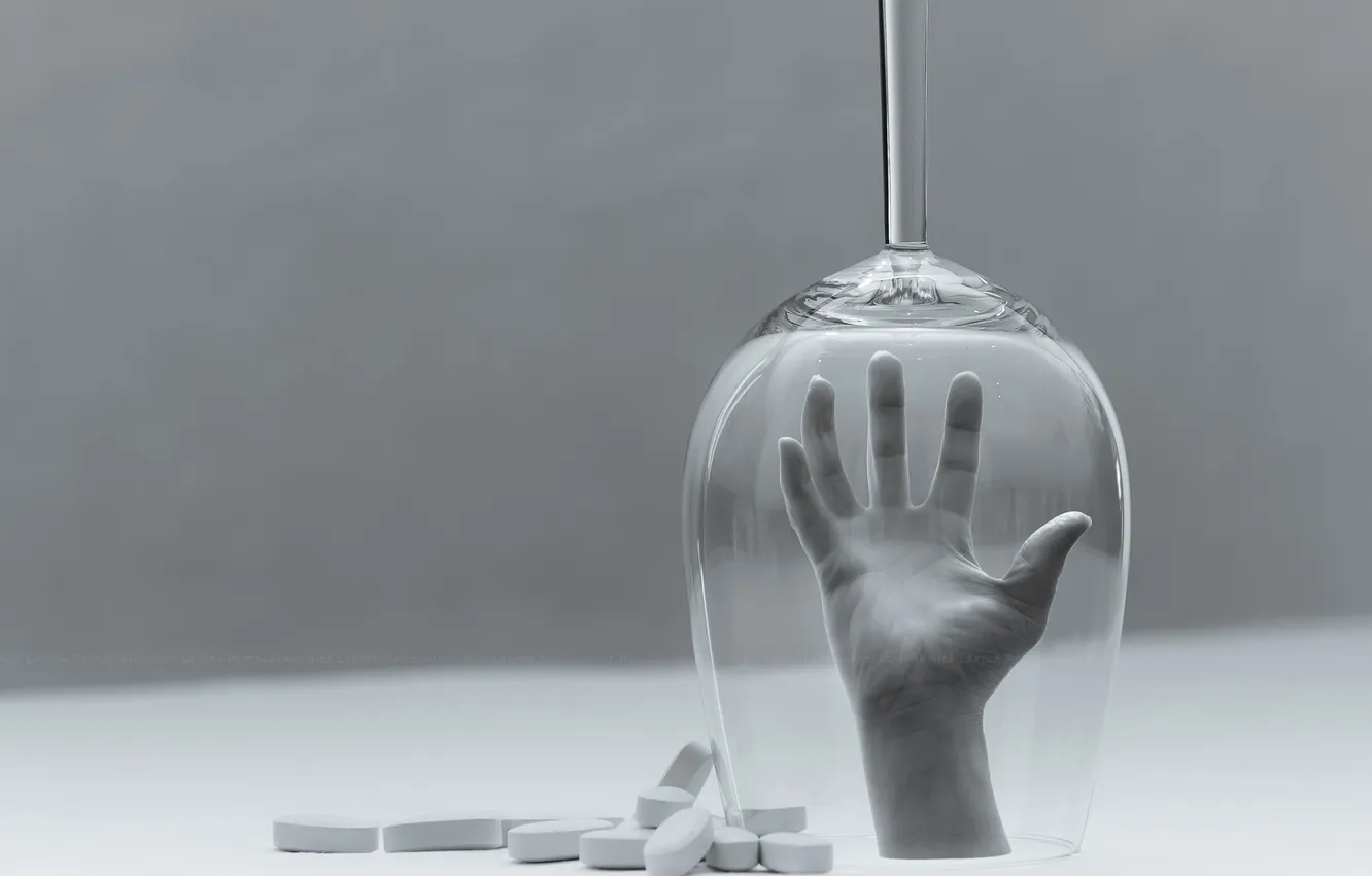 Photo wallpaper glass, hands, pills