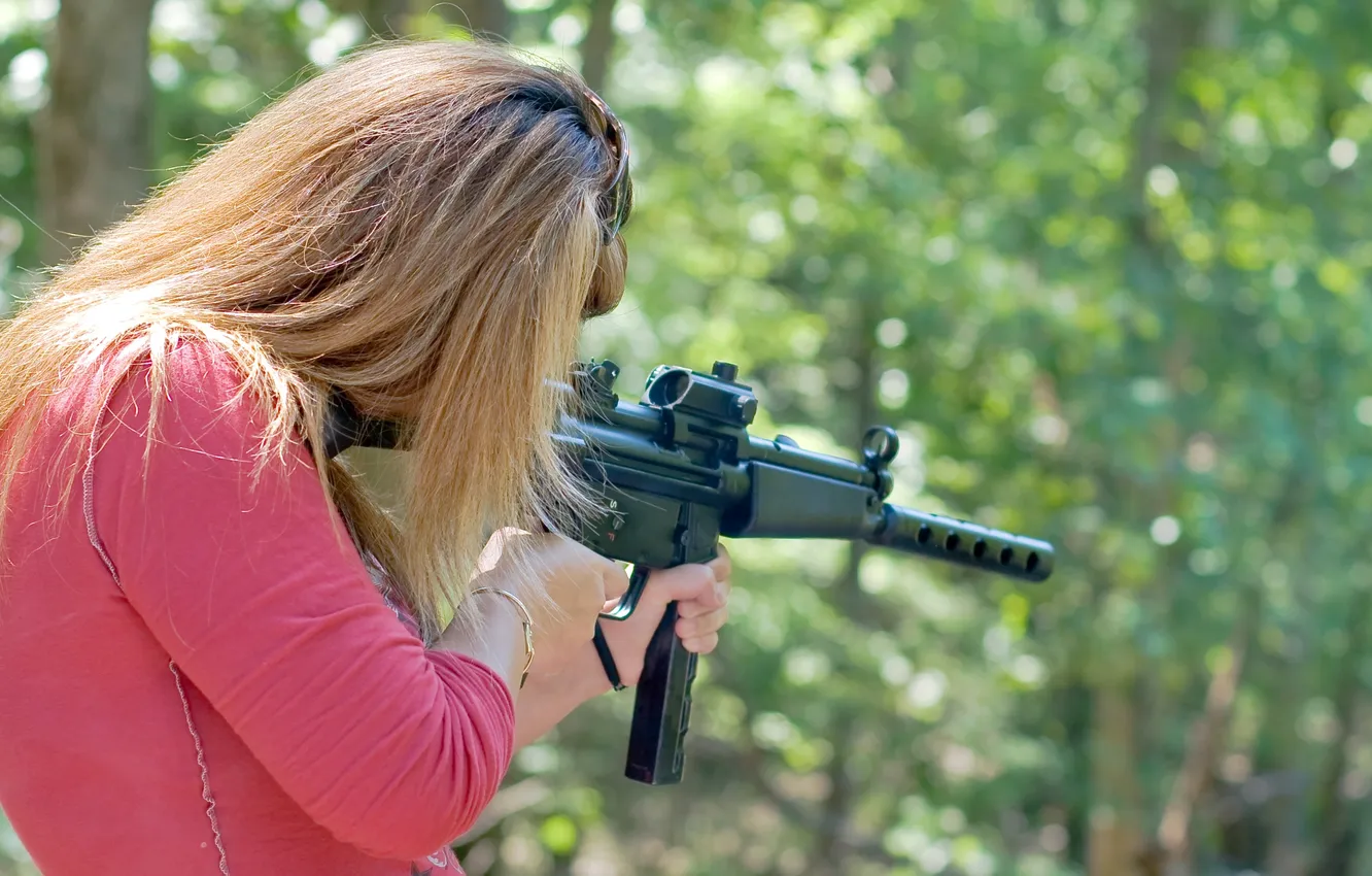 Photo wallpaper girl, weapons, blur, shooting, civil, 9 mm, semi-automatic carbine, HK94
