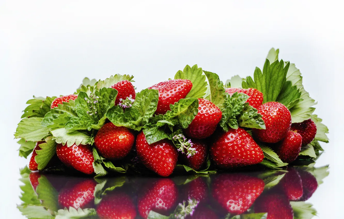 Photo wallpaper strawberry, berry, Evgeny Degtev