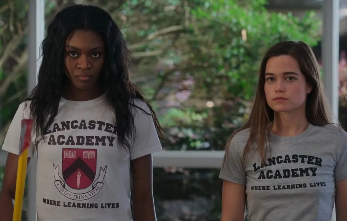 Photo wallpaper girl, t-shirt, the series, schoolgirl, hunter, sports uniforms, vampire, The first murder