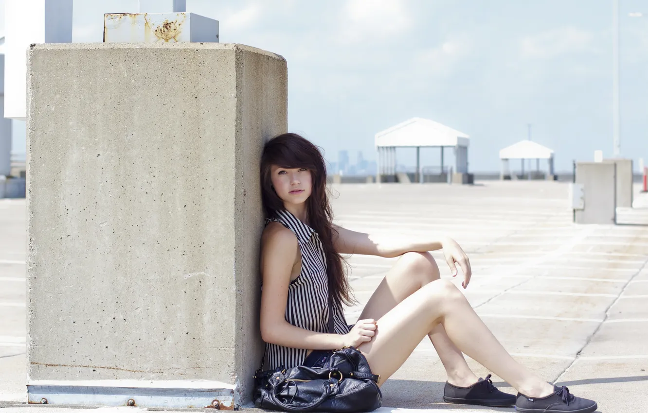 Photo wallpaper look, girl, brunette, handbag, shirt, Taylor Penshorn