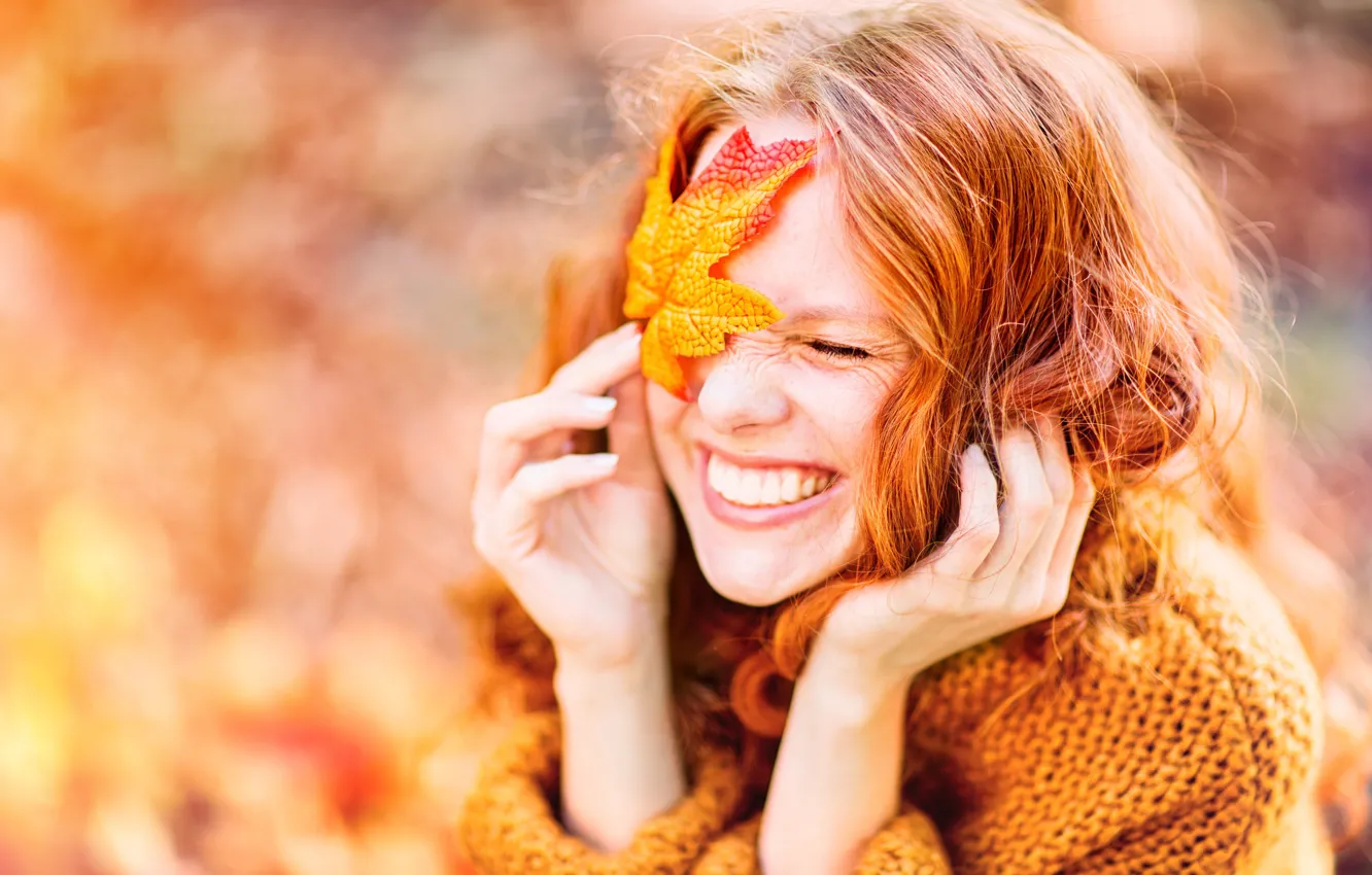 Photo wallpaper autumn, leaves, girl, joy, photo
