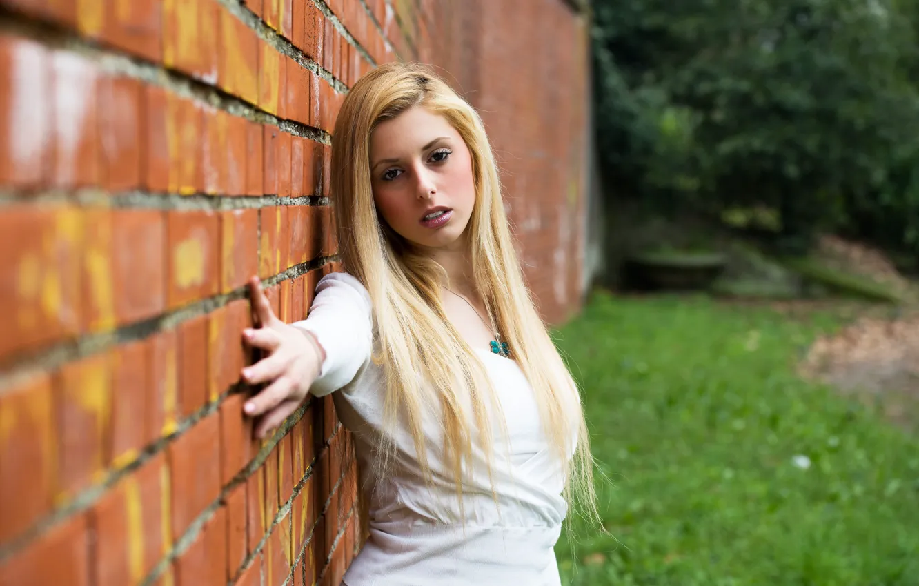 Photo wallpaper look, wall, model, hair, Blondie, Lucrezia