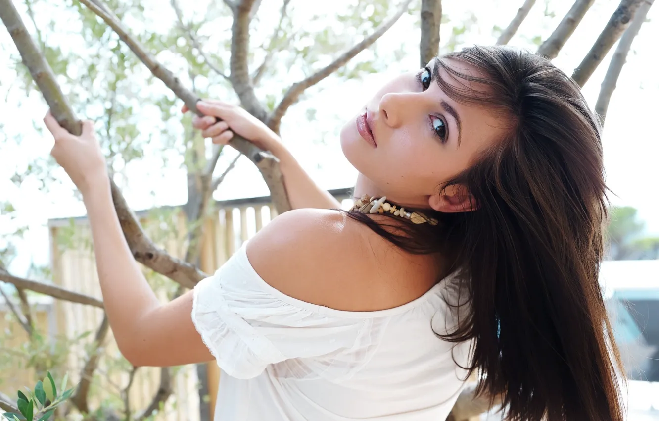 Photo wallpaper model, necklace, WOman Outside, Connie Carter, Looking Over SHoulder