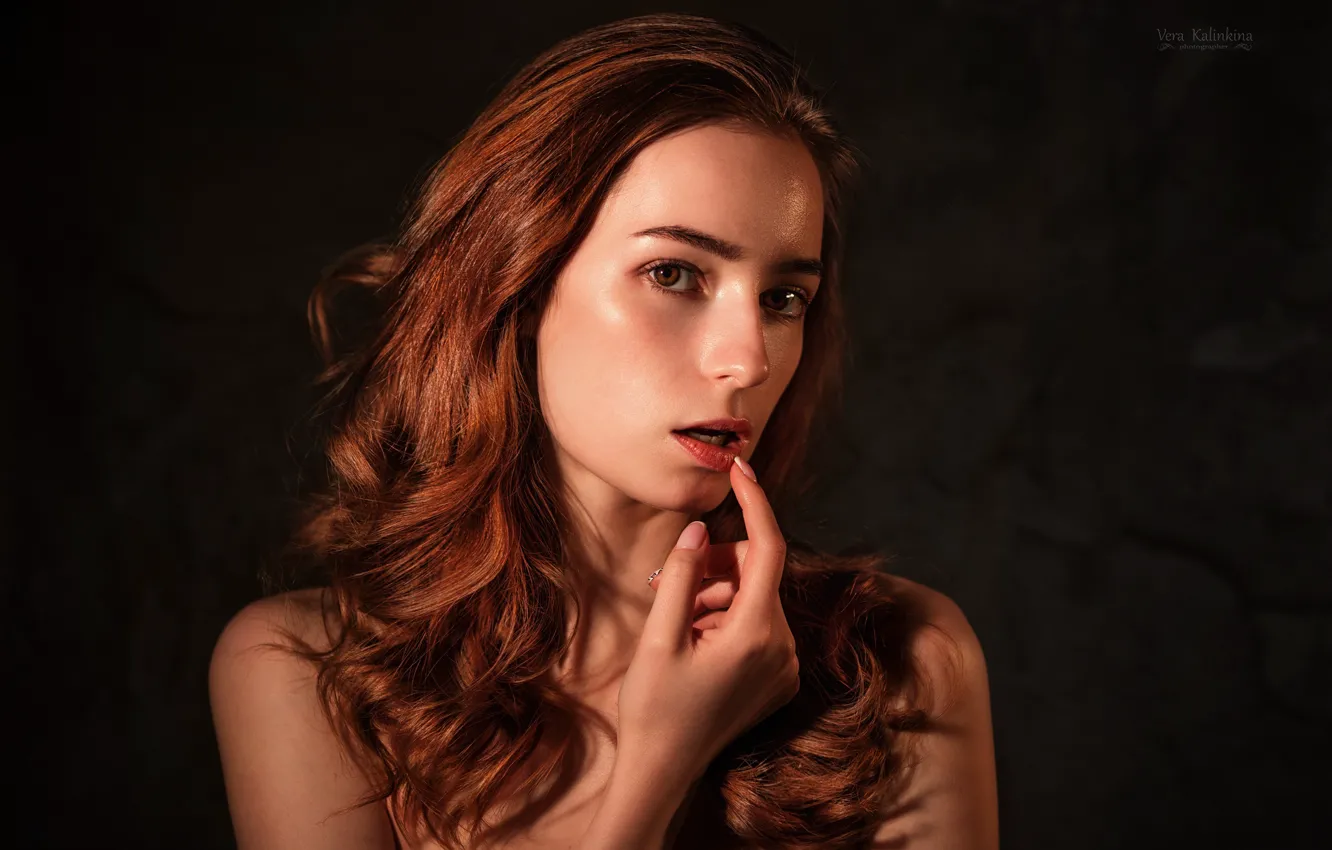 Photo wallpaper sponge, finger, Yana Diana, Faith Kalinkina