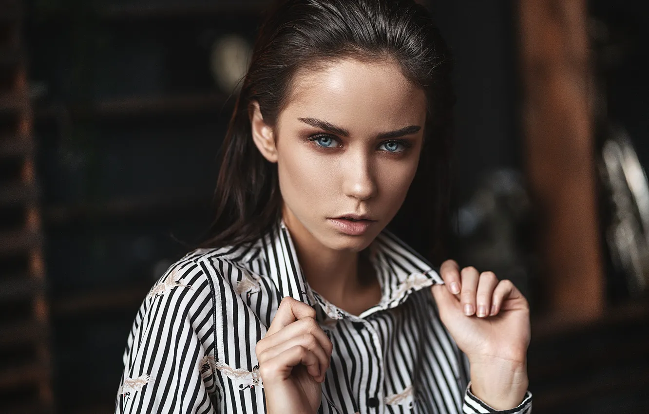 Photo wallpaper look, girl, face, portrait, hands, Vlad Popov, Pauline Lytneva